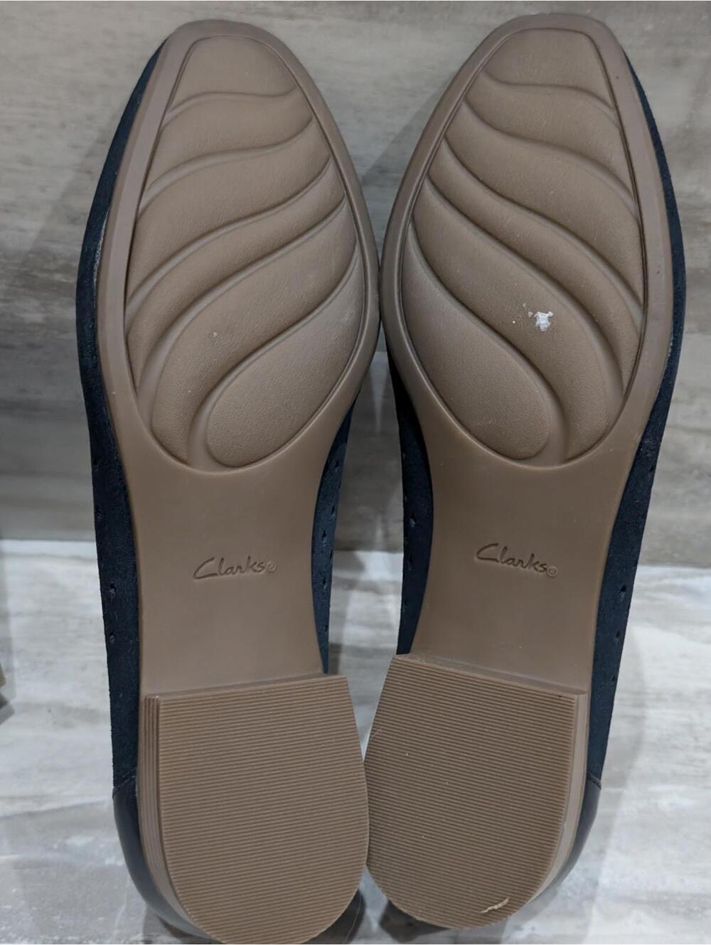 Clarks Collection Perforated Navy Blue Slip-On Loafers Size 10 M - Picture 5 of 7